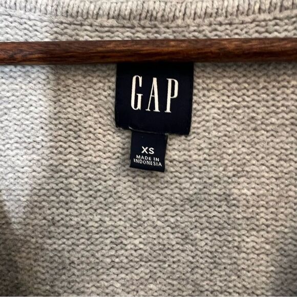 Gap Grey Split Side Hem Button Up Boxy Cardigan - Picture 6 of 7